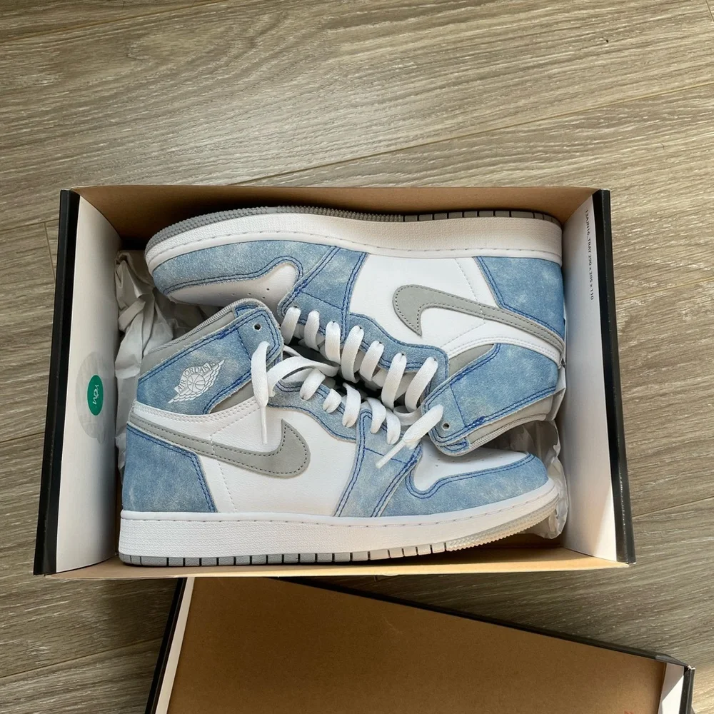 Air Jordan 1 Retro High OG GS ‘Hyper Royal’ Sz 6Y EUC like New - Picture 3 of 16